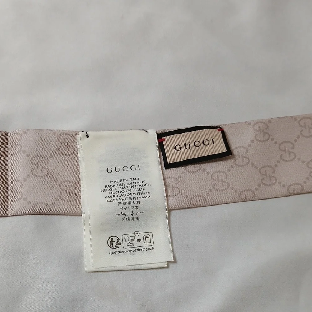 Gucci Blush GG Logo Silk Scarf Wrap - Picture 4 of 4